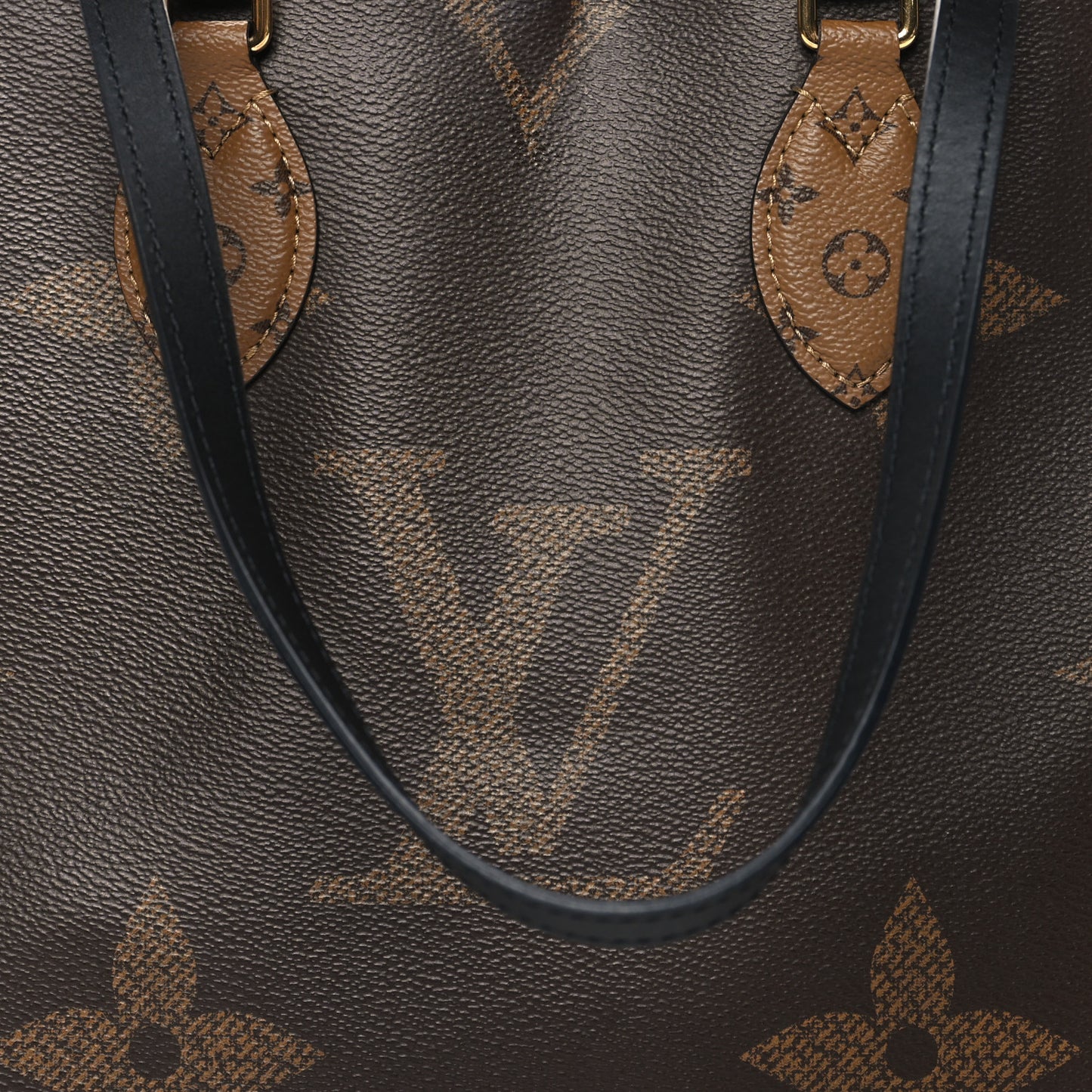 Reverse Monogram Giant Onthego MM