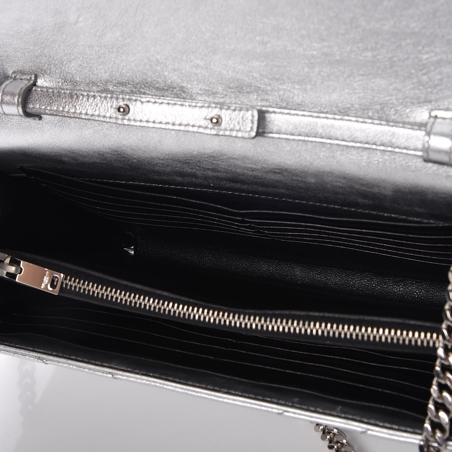 Saint Laurent Metallic Lambskin Matelasse Chevron Monogram Chain Wallet Argento 5 of 8