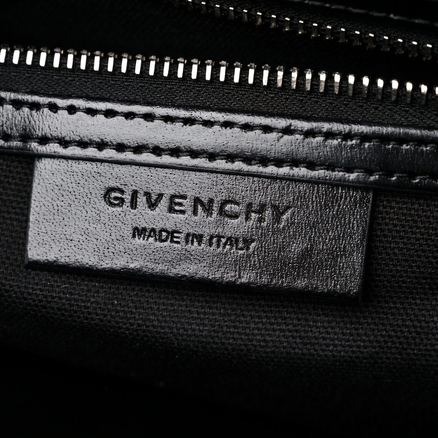 Shiny Lord Calfskin Medium Antigona Black