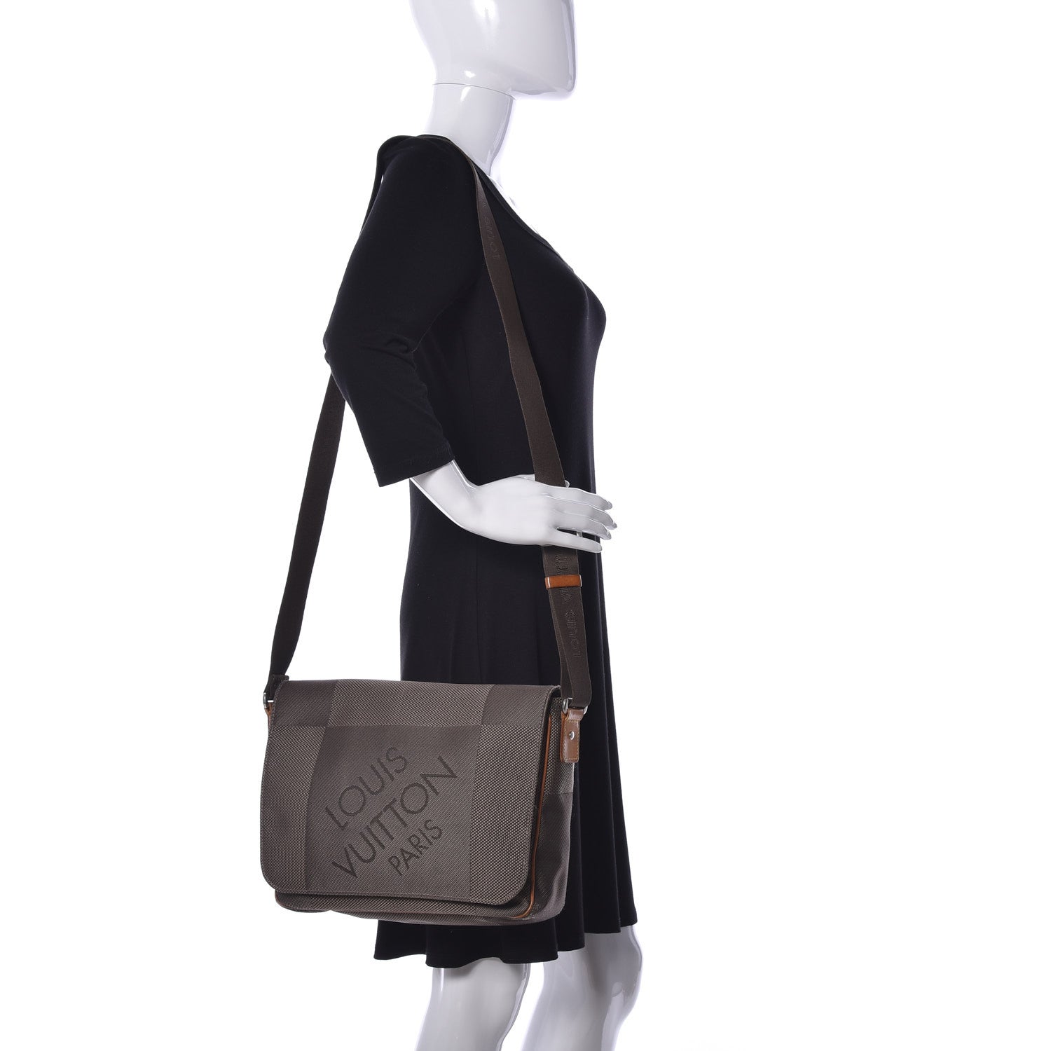 Louis Vuitton Damier Geant Messenger Bag Terre 2 of 9
