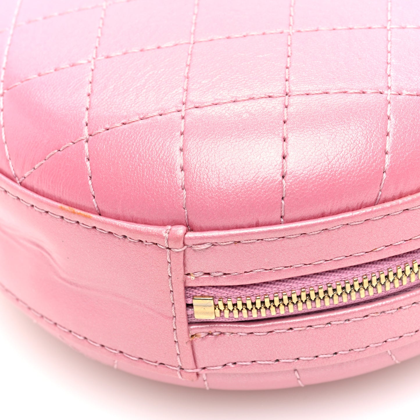 Iridescent Lambskin Quilted Round Clutch With Chain Pink