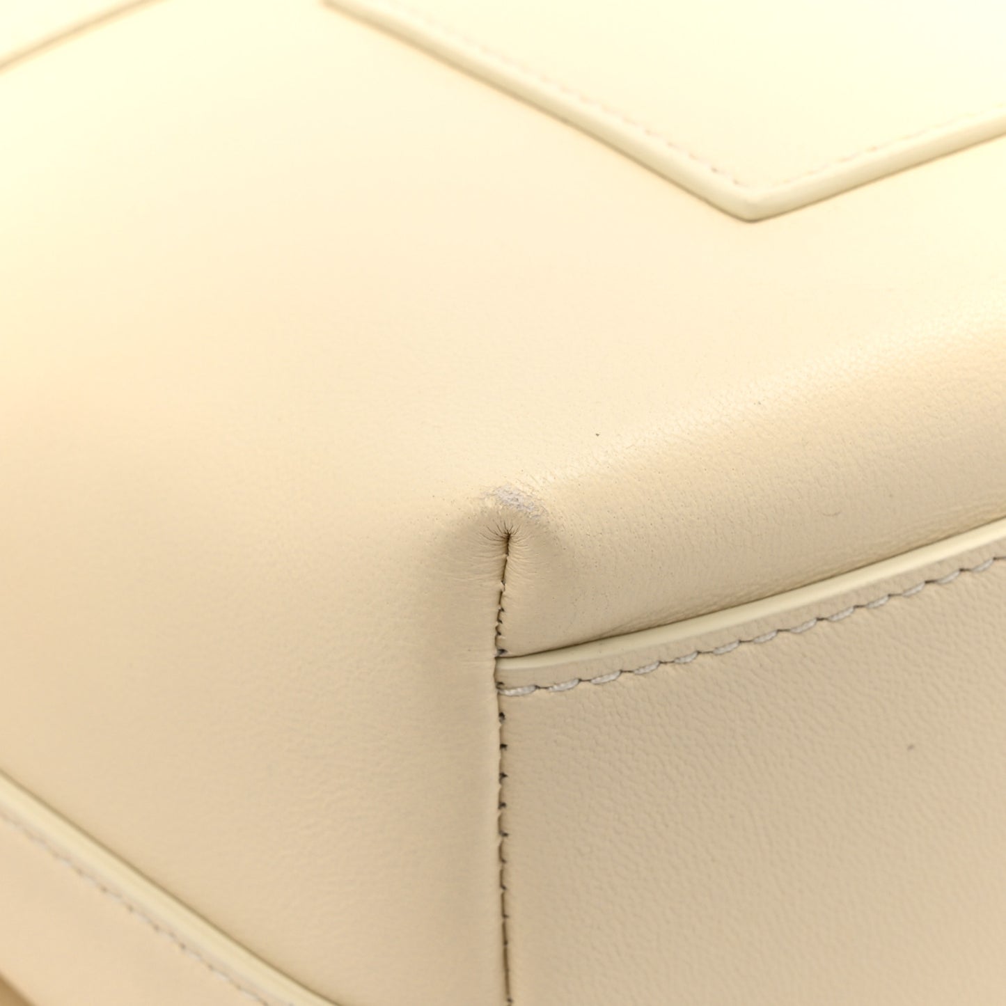 Smooth Calfskin Le Rond Carre Shoulder Bag Light Ivory