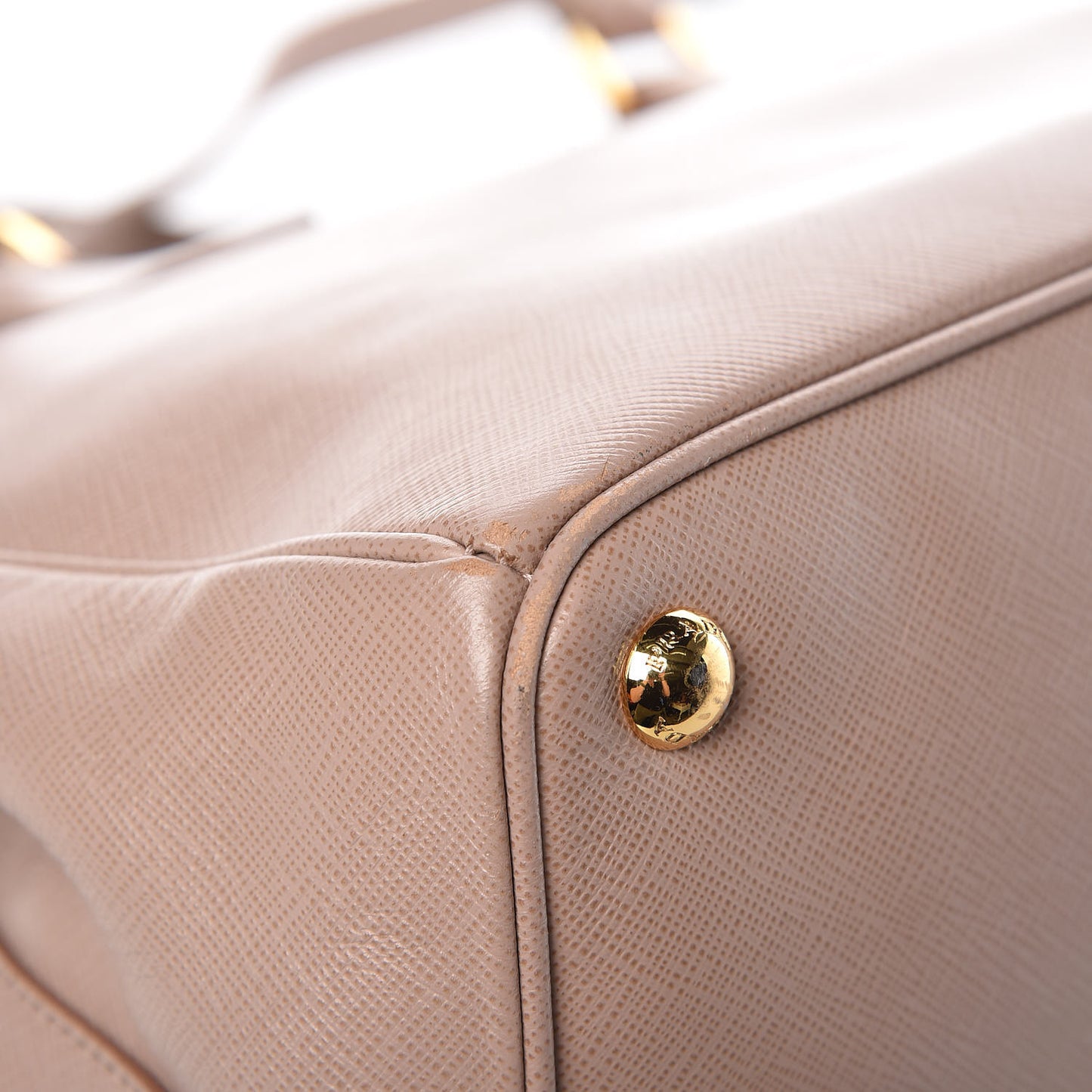 Saffiano Medium Galleria Double Zip Tote Cammeo