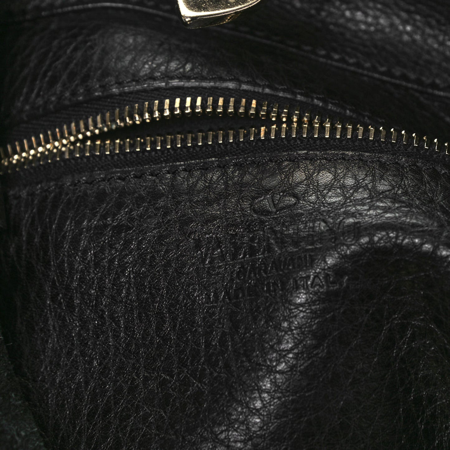 Pebbled Calfskin Large Rockstud Flip-Lock Messenger Bag Black