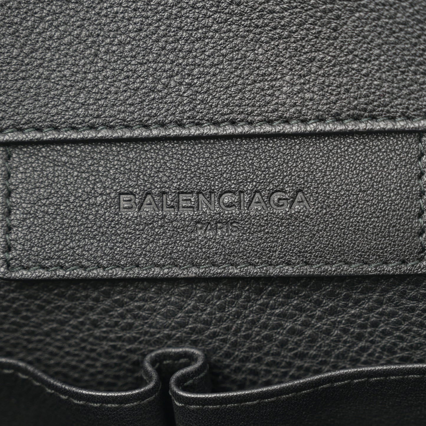 Grained Calfskin Silver Metallic Edge Hardware Papier A4 Tote Black