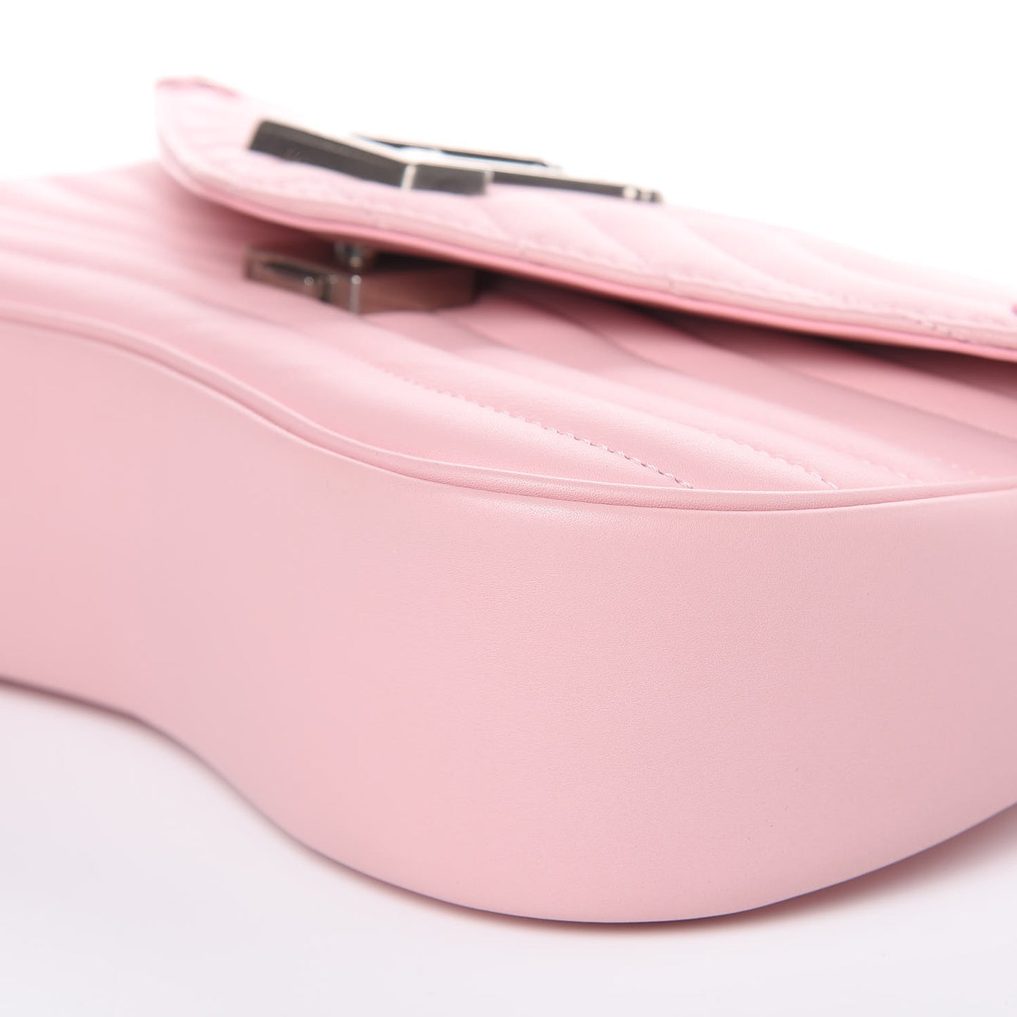 Calfskin New Wave Chain MM Smoothie Pink