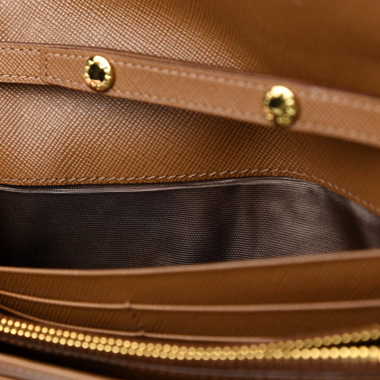 Saffiano Metal Oro Chain Wallet Caramel
