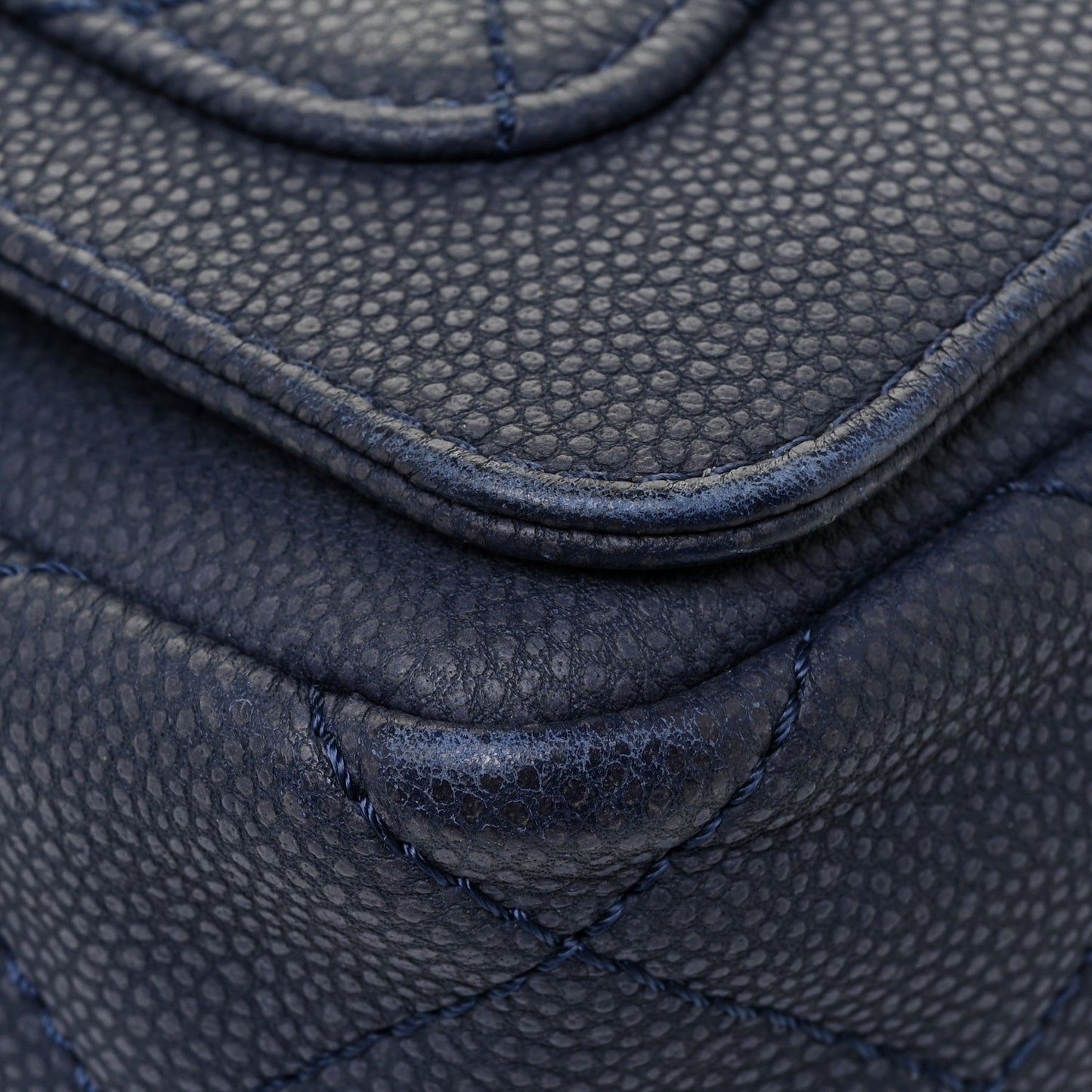Washed Caviar Quilted Medium Turn Around Ligne Flap Navy