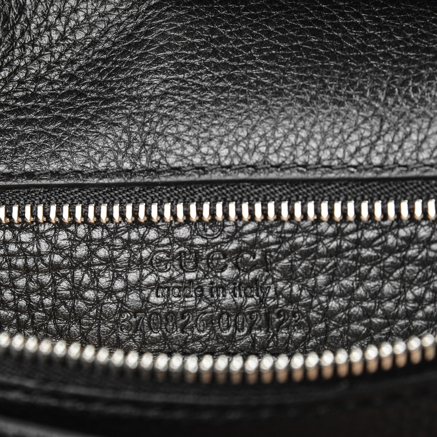 Pebbled Calfskin Medium Bamboo Daily Flap Shoulder Bag Black