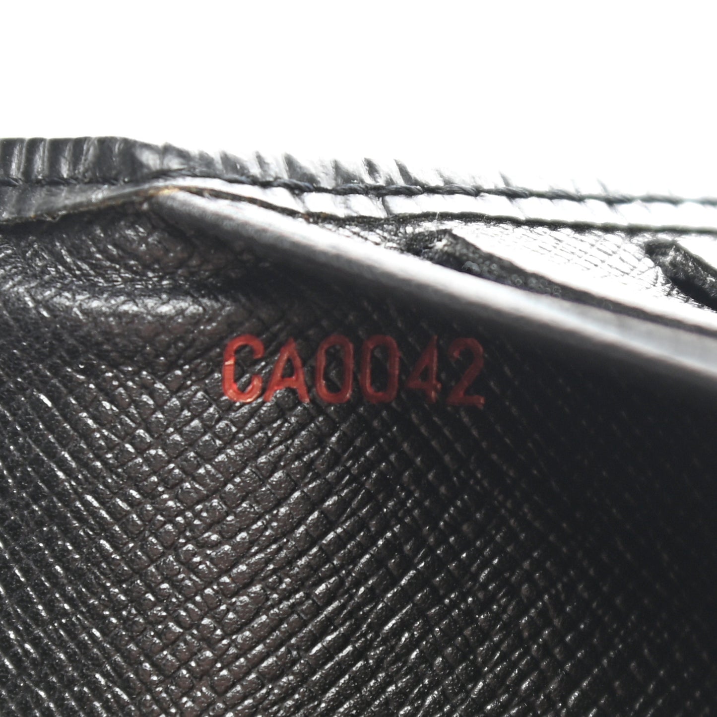 Epi Porte Tresor International Wallet Black