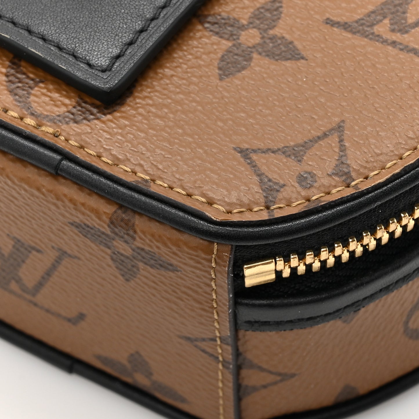 Reverse Monogram Mini Boite Chapeau