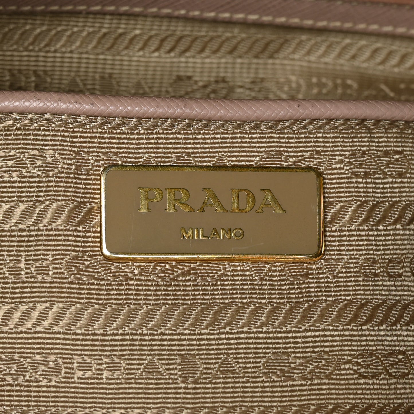 Saffiano Medium Galleria Double Zip Tote Cammeo