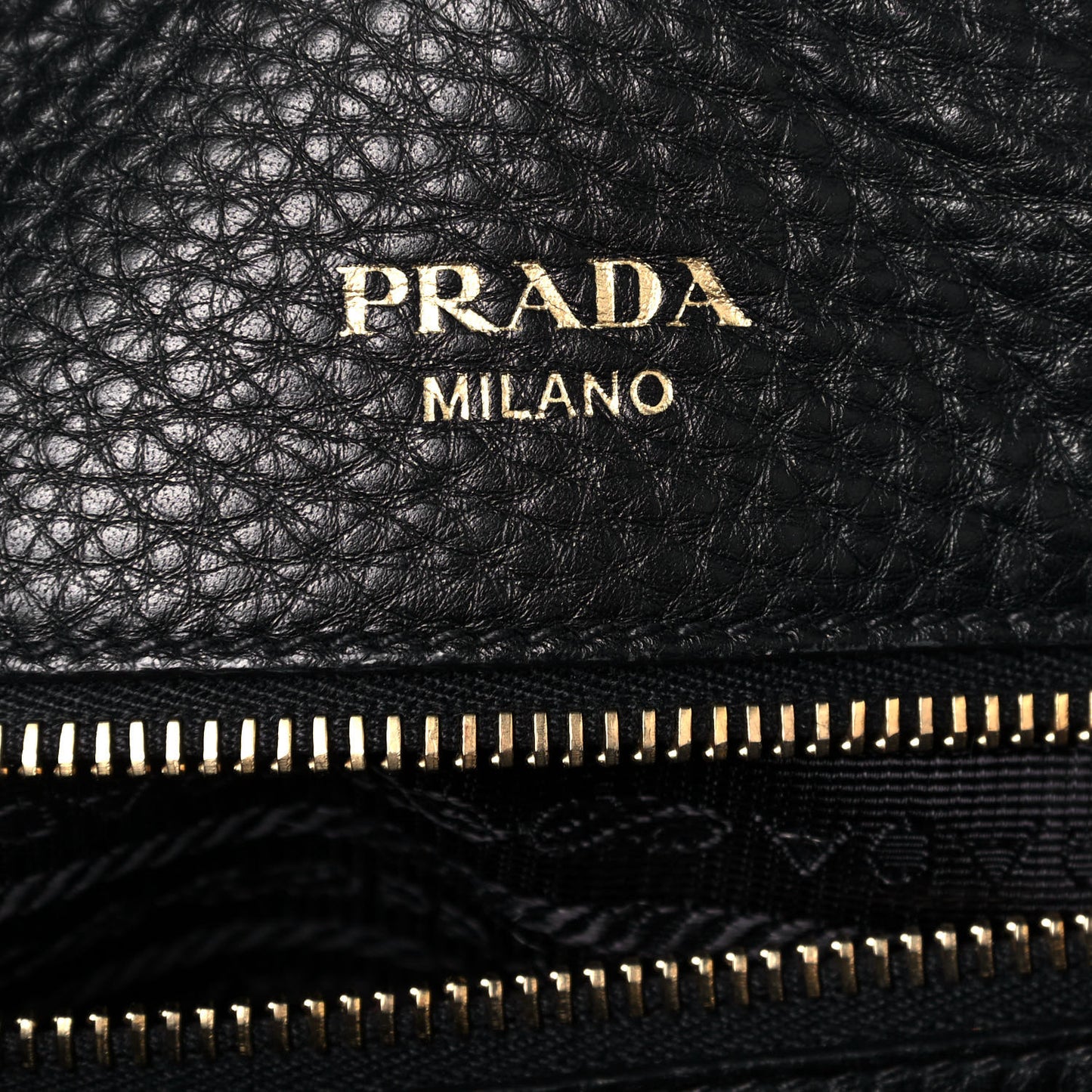 Vitello Daino Boxy Tote Black