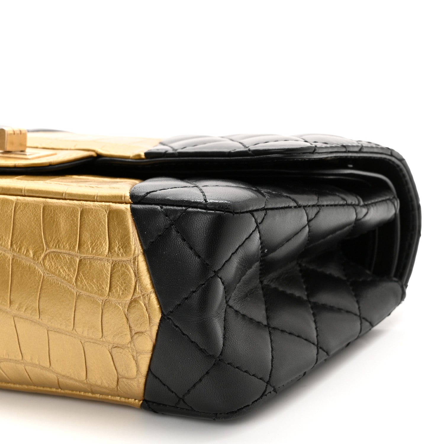 Chanel Lambskin Metallic Calfskin Crocodile Embossed 2.55 Cocodile Reissue 225 Flap Black Gold 10 of 10