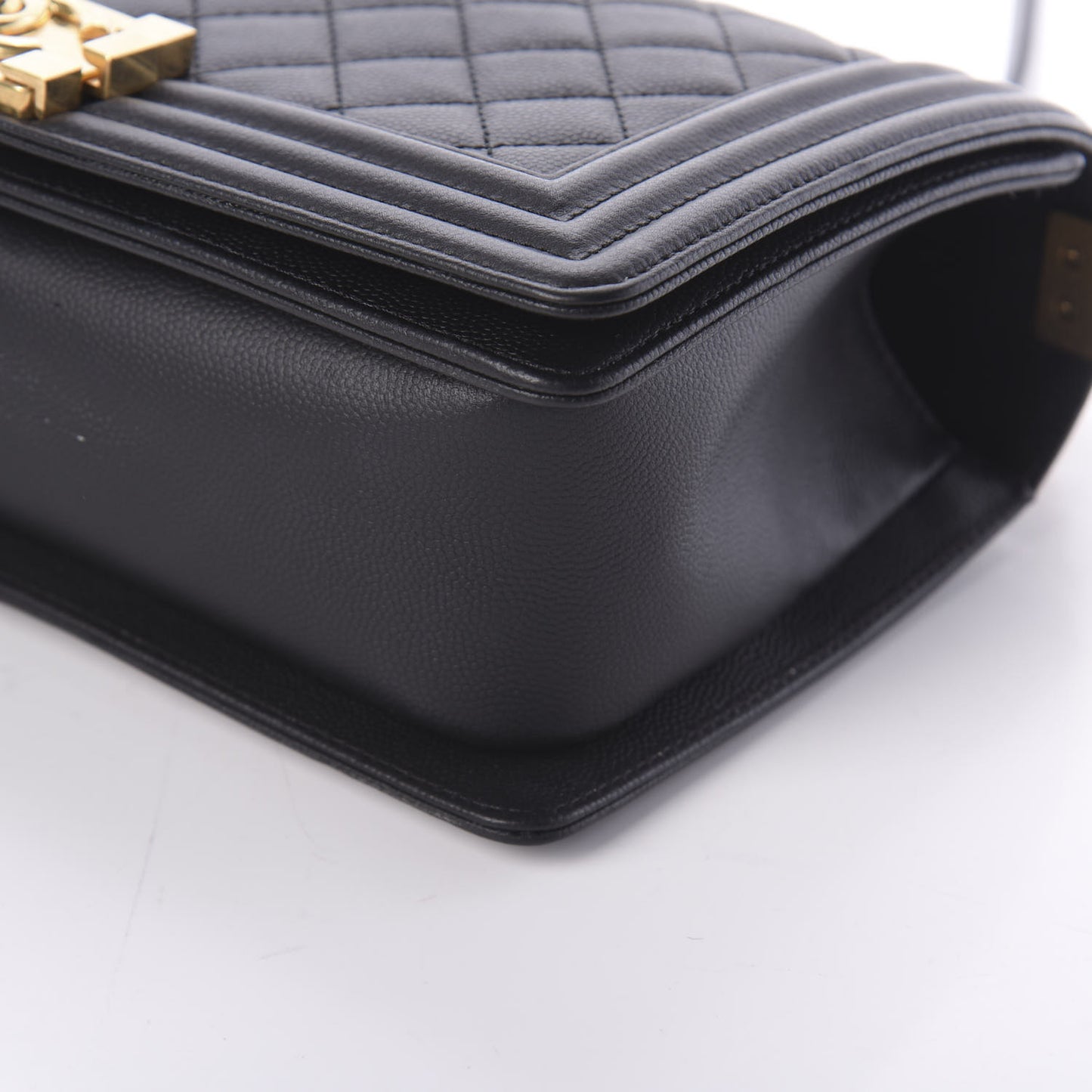 Caviar Quilted Medium Boy Flap Black