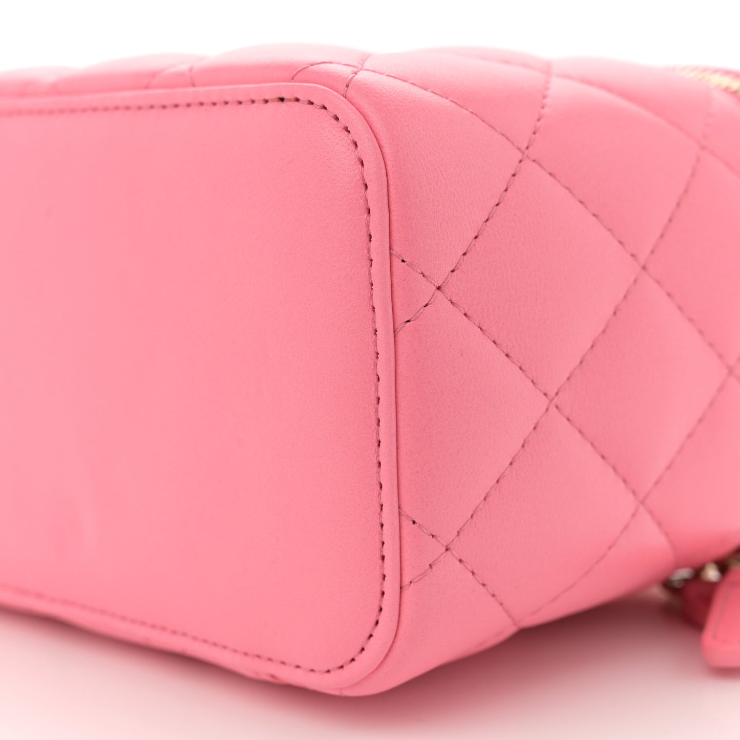 Lambskin Quilted Small Pearl Crush Vanity Case With Chain Pink
