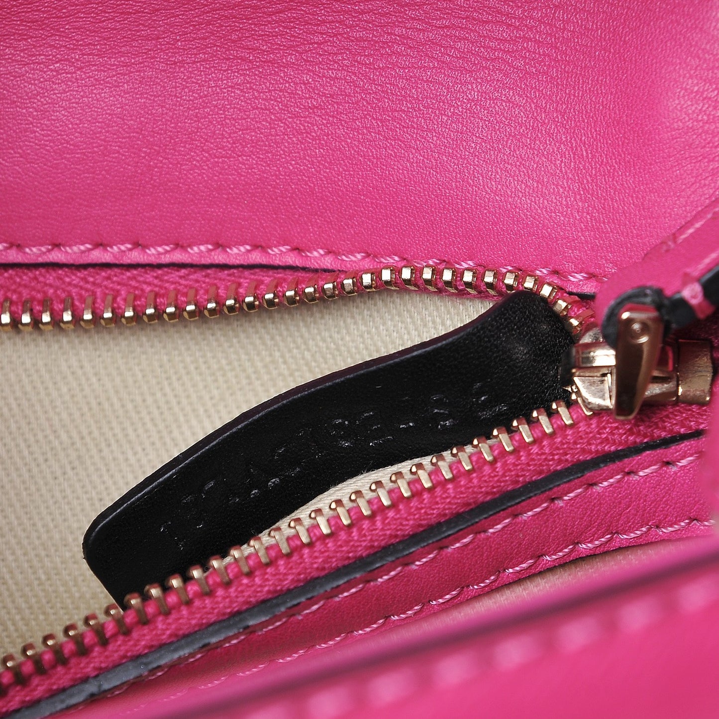 Vitello Small Glam Lock Rockstud Flap Pop Fuxia