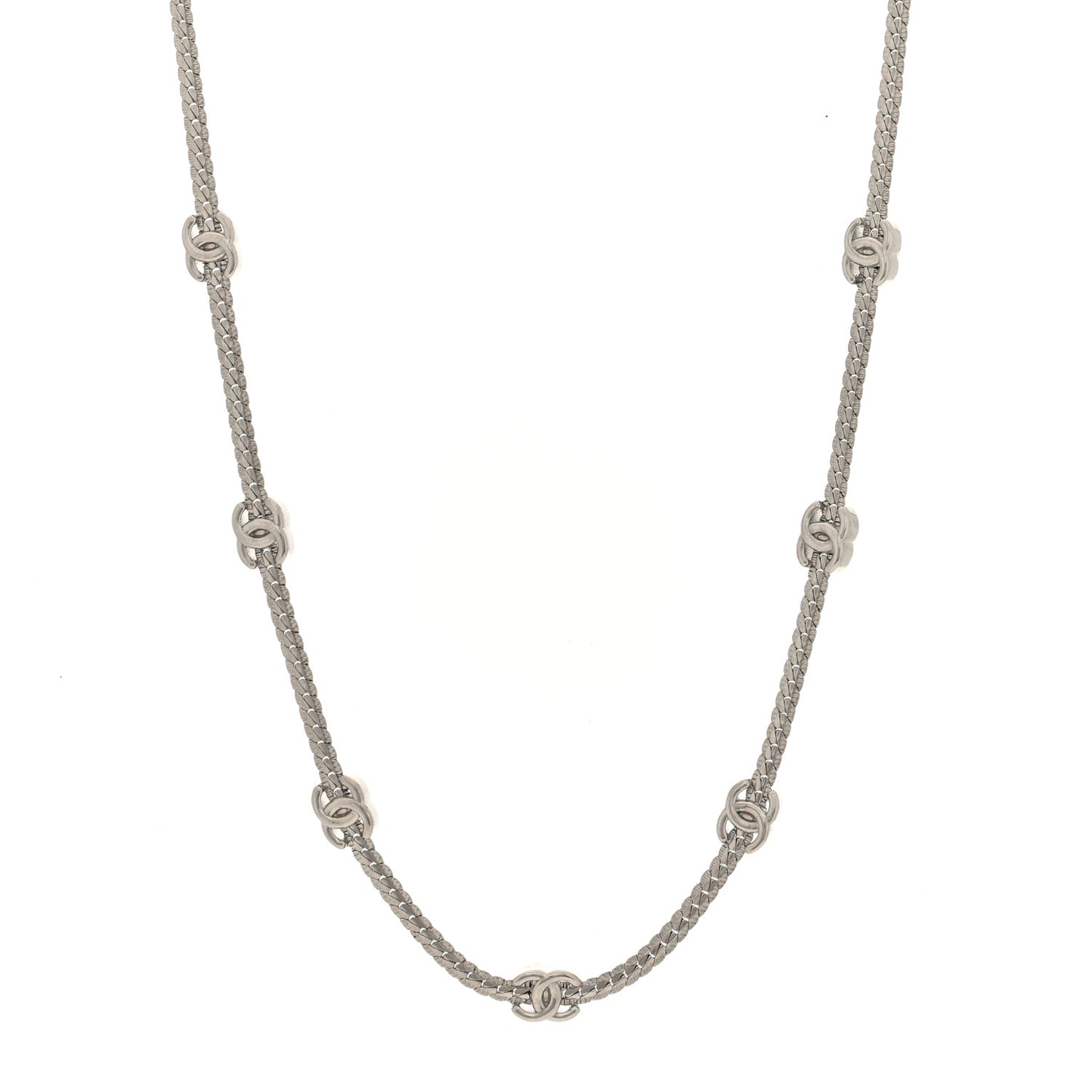 Metal CC Short Chain Necklace Silver