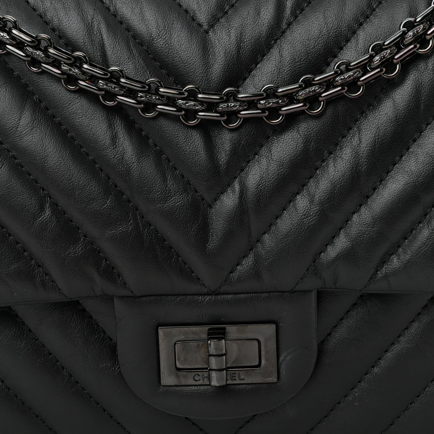 Aged Calfskin Chevron Quilted 2.55 Reissue 225 Flap So Black