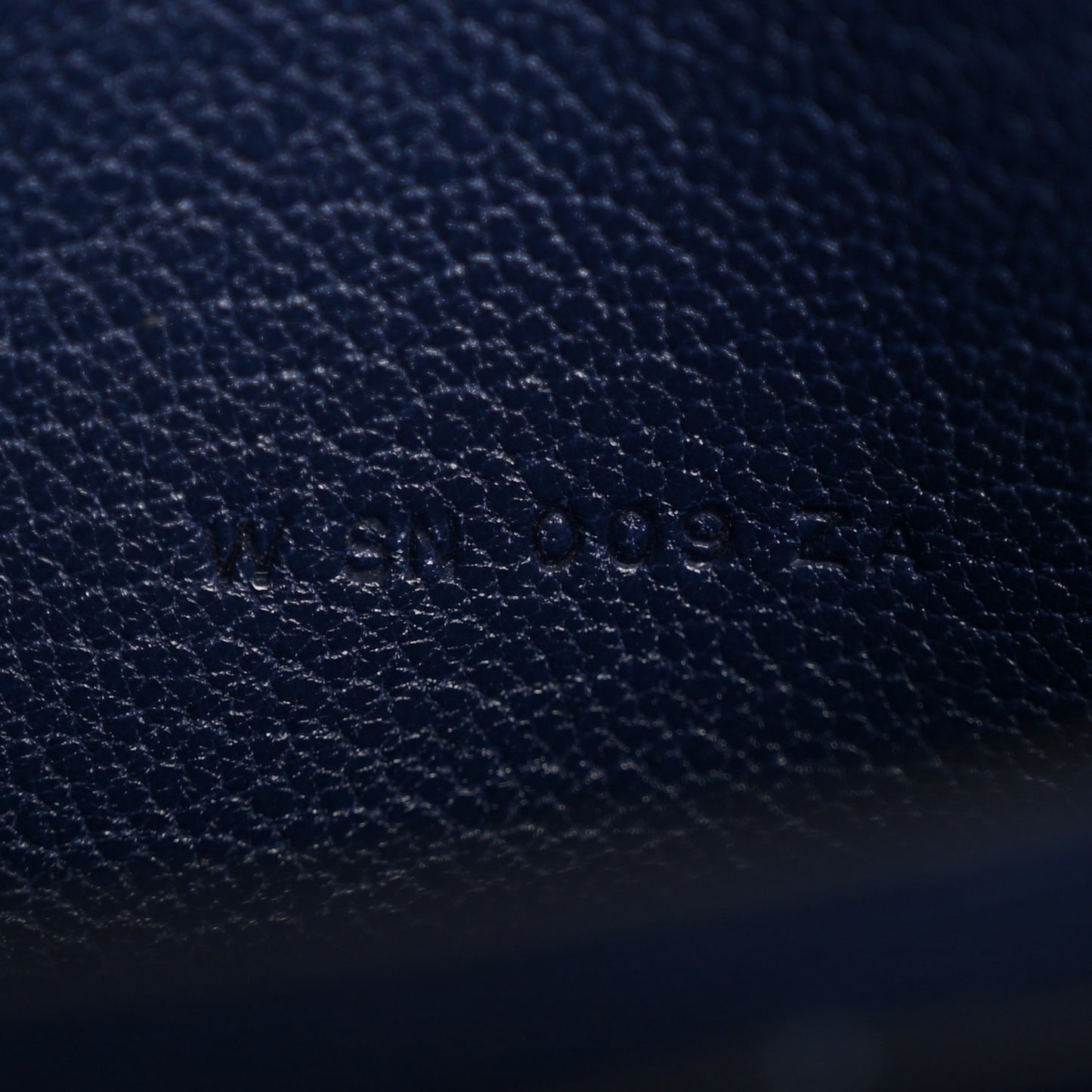 Chevre Chamkila Kelly Pocket Long Wallet Bleu Indigo
