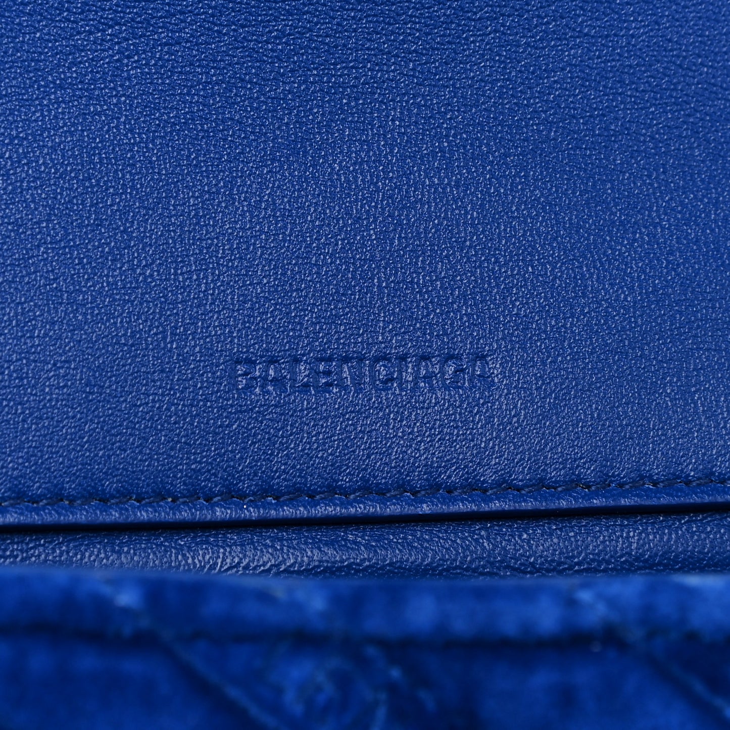 Velvet Logo Matelasse BB Chain Wallet Blue
