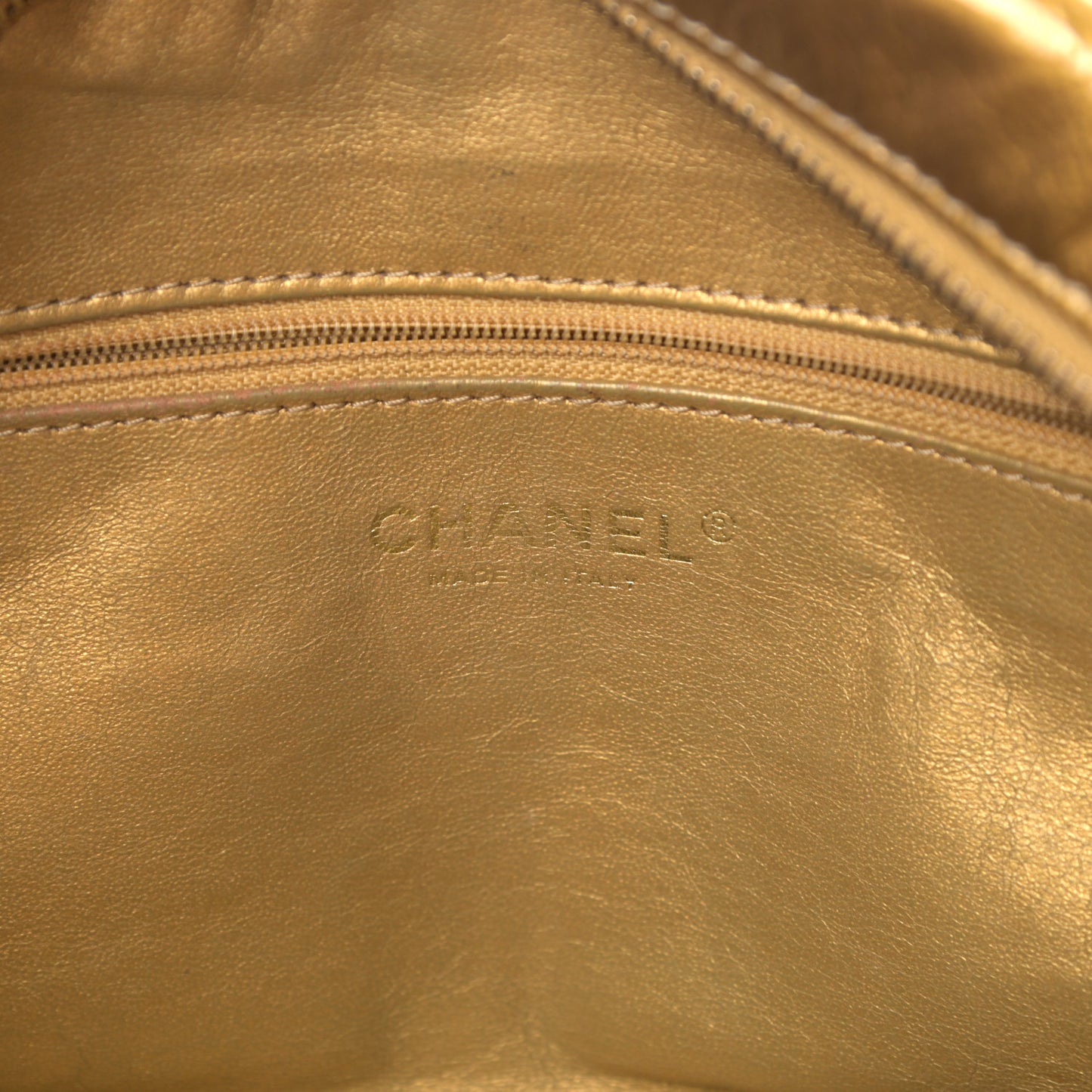 Patent Medium Luxe Ligne Bowler Gold