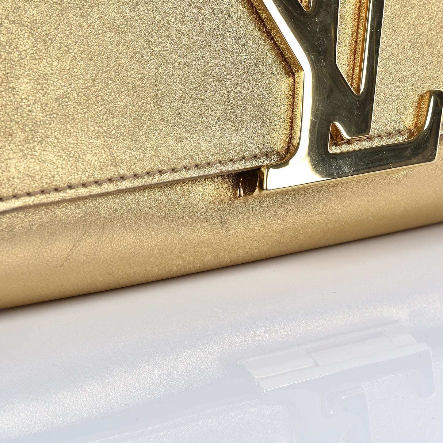 Calfskin Neo Sobe Louise EW Clutch Gold