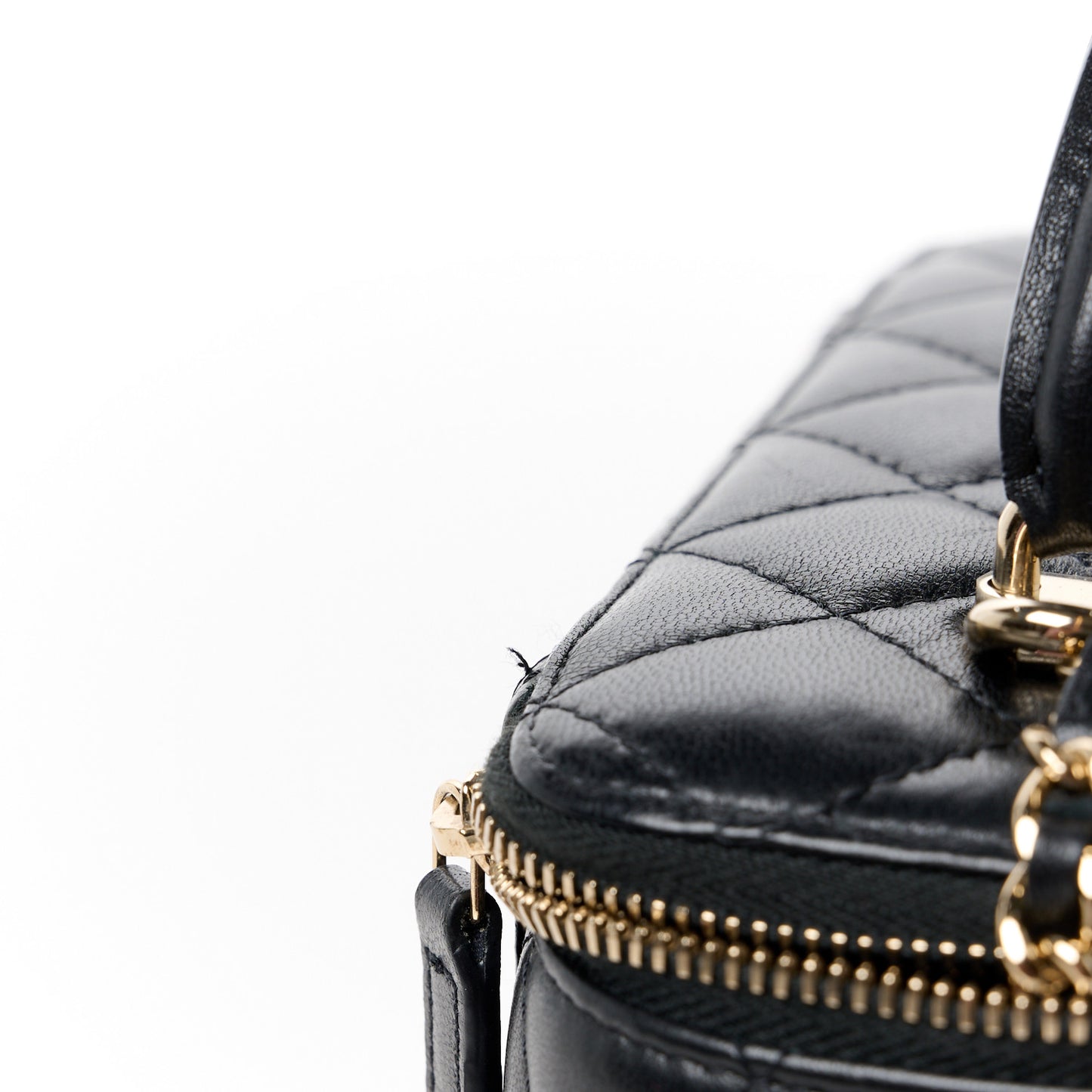Lambskin Quilted Small Top Handle Vanity Case With Chain Black