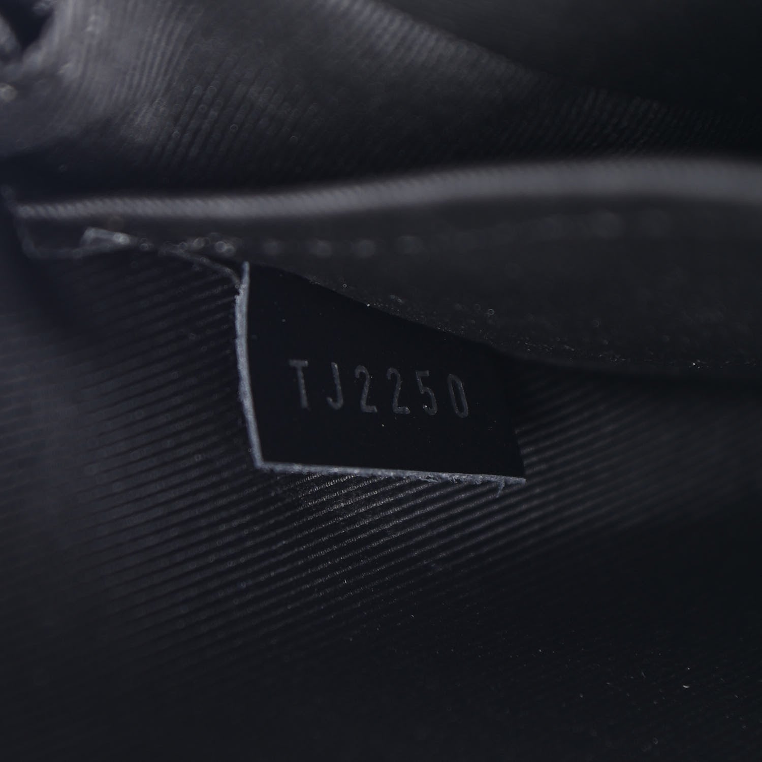 Louis Vuitton Reverse Monogram Eclipse Trio Messenger 6 of 8