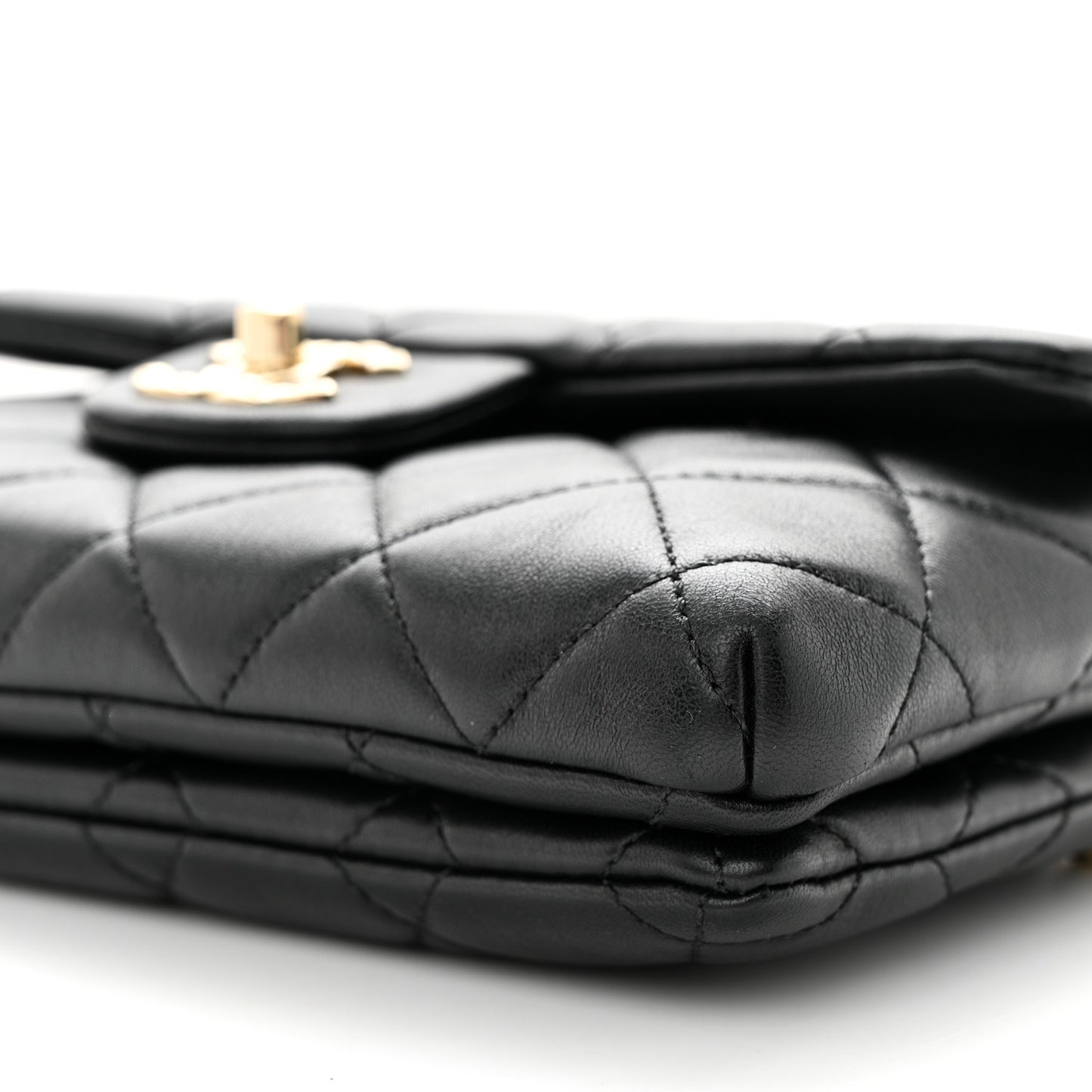 Lambskin Quilted CC Pocket Clutch With Chain Black