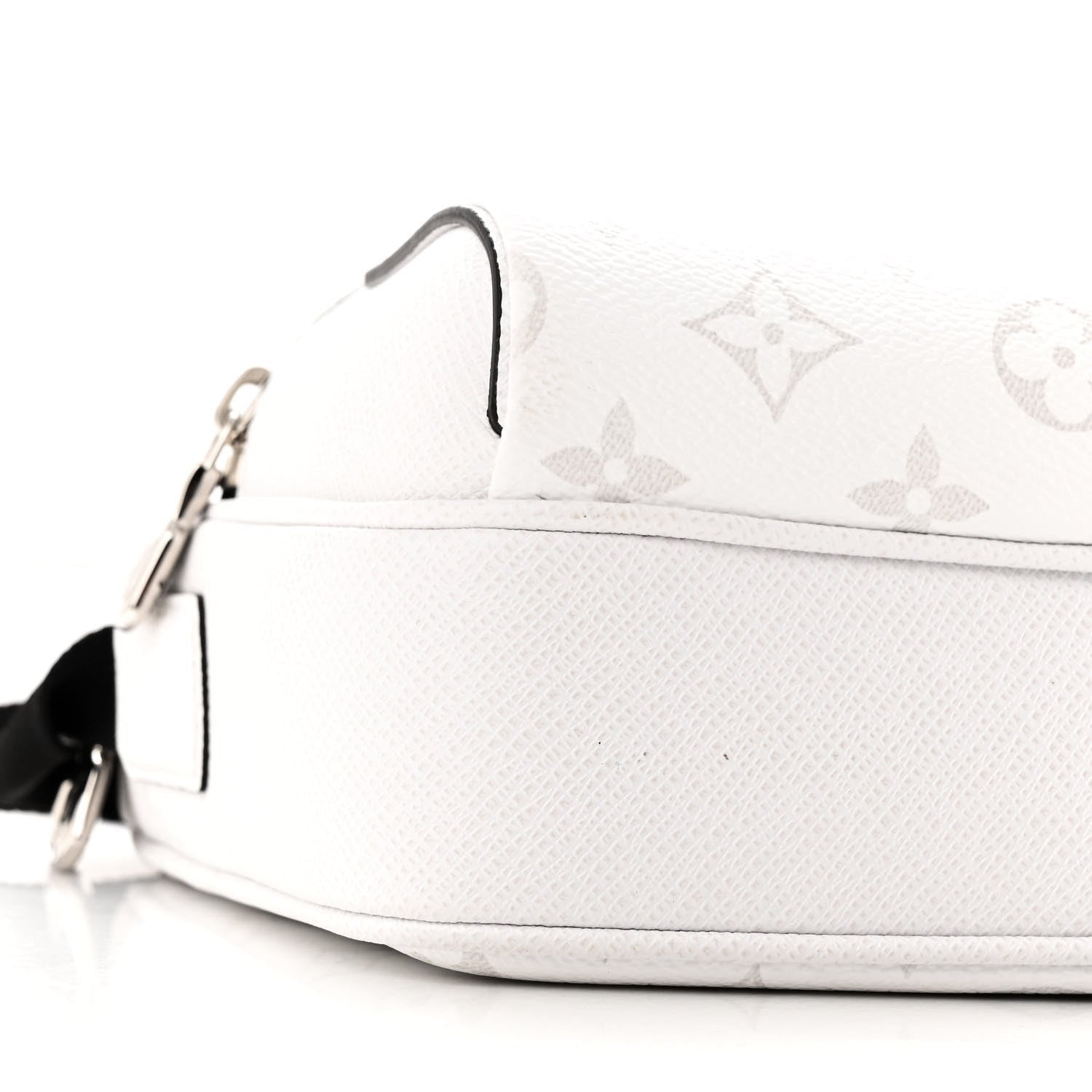 Louis Vuitton Taiga Monogram Outdoor Messenger White 8 of 10