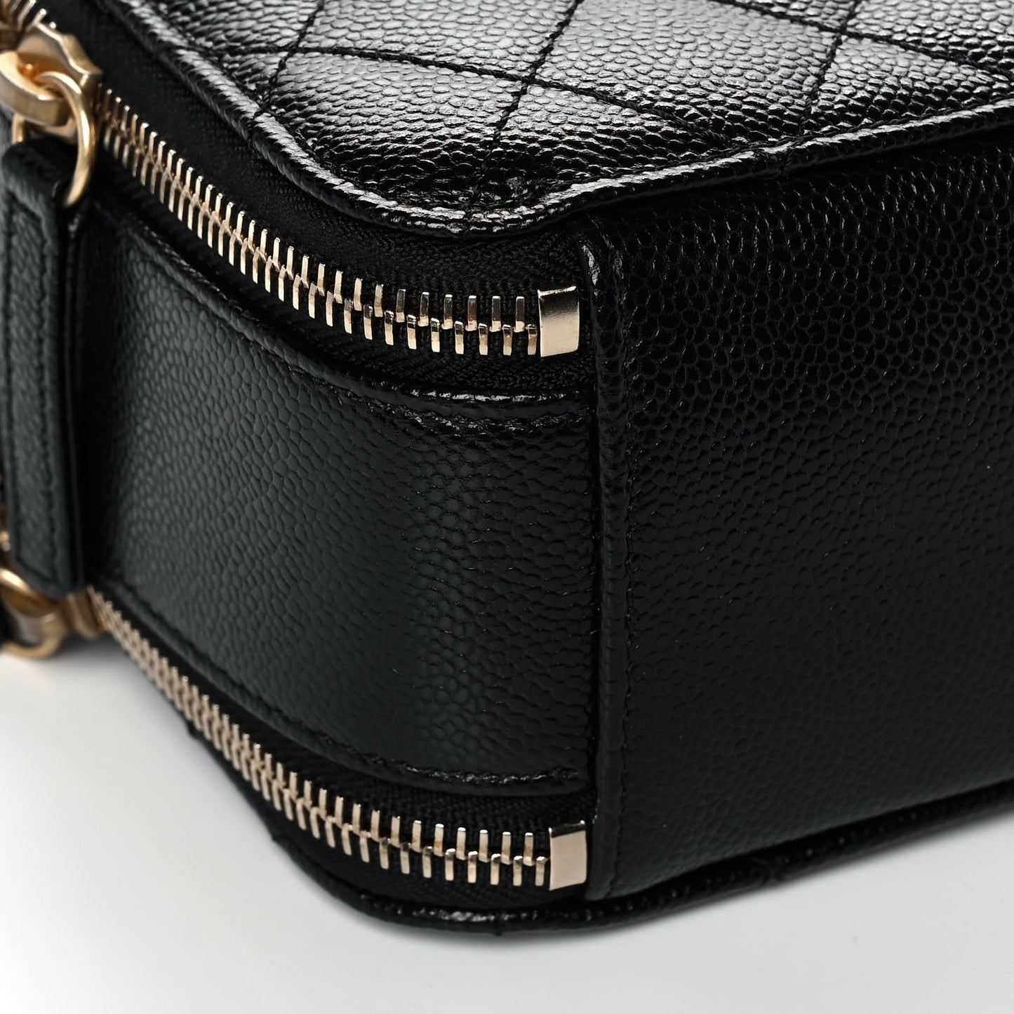 Caviar Quilted Small Pick Me Up Vanity Case Black