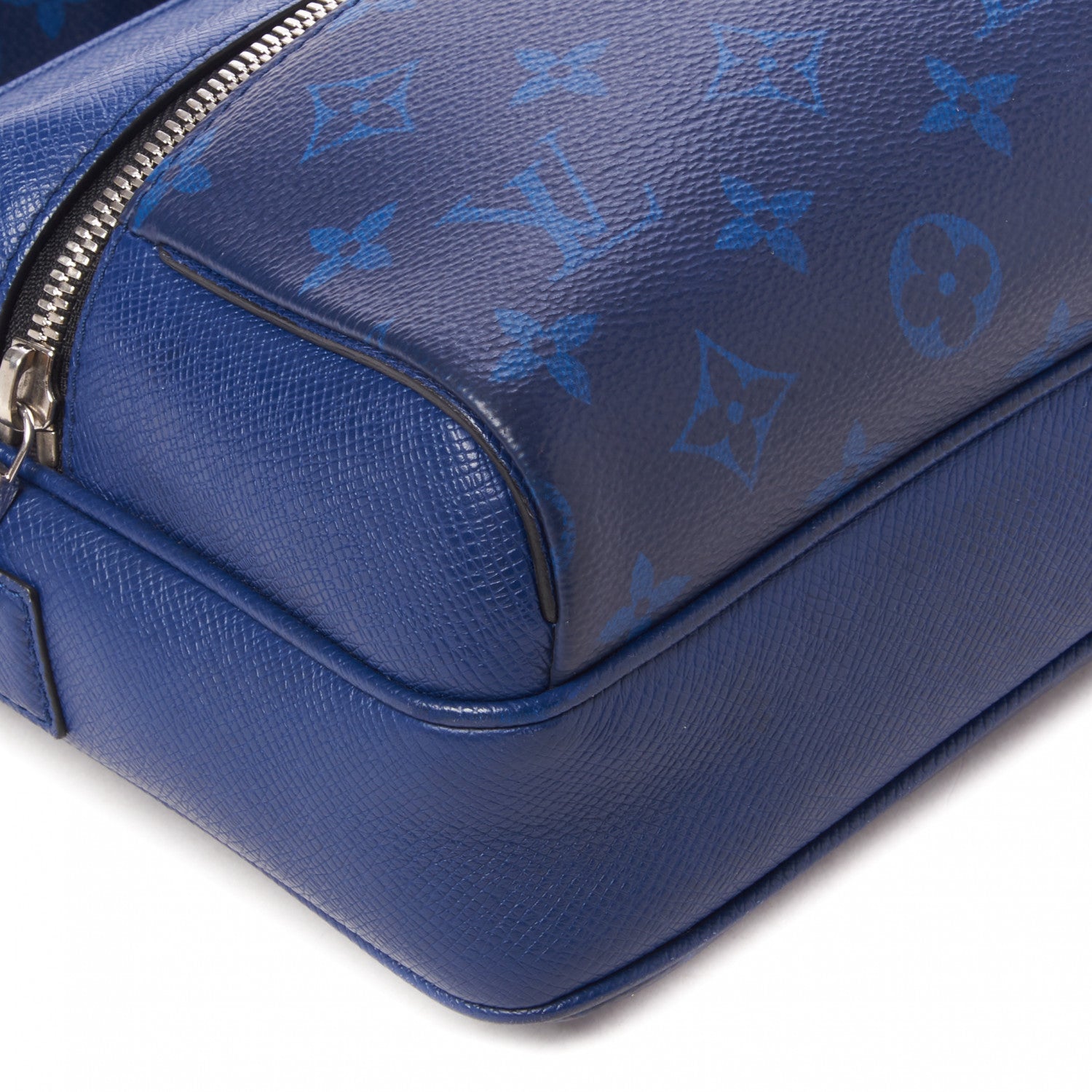 Louis Vuitton Taiga Monogram Outdoor Messenger Cobalt 6 of 9