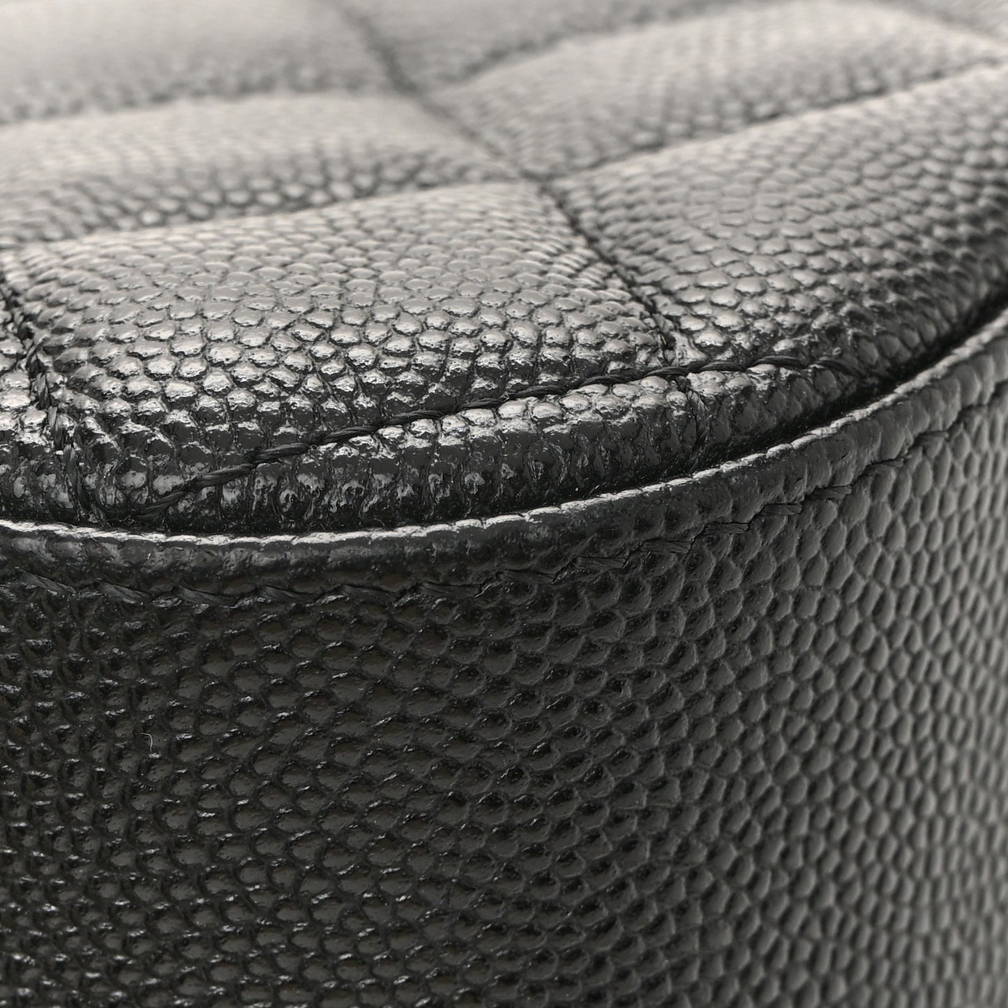 Caviar Quilted Vanity With Chain Black