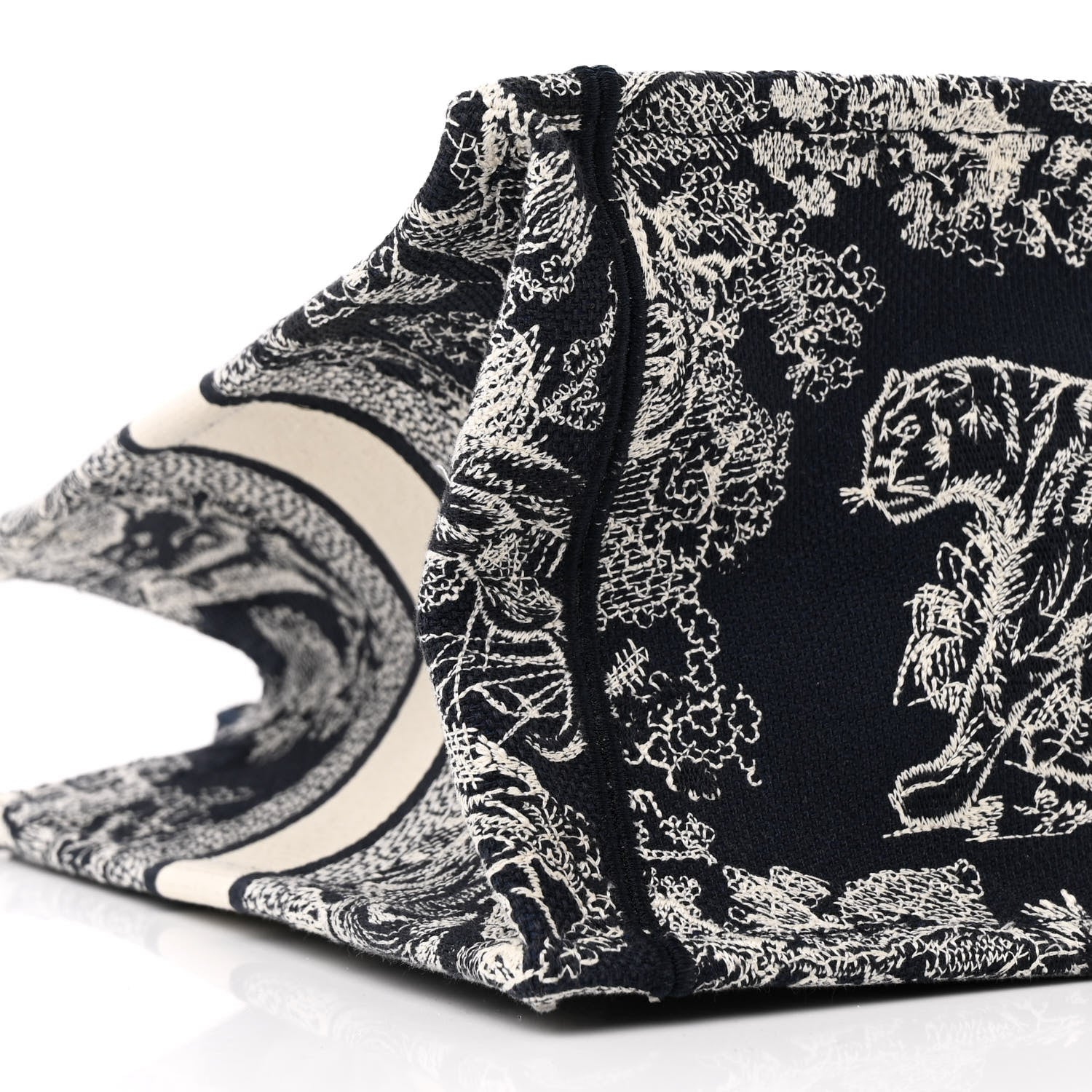 Christian Dior Canvas Embroidered Medium Dioriviera Toile De Jouy Reverse Book Tote Blue 9 of 11