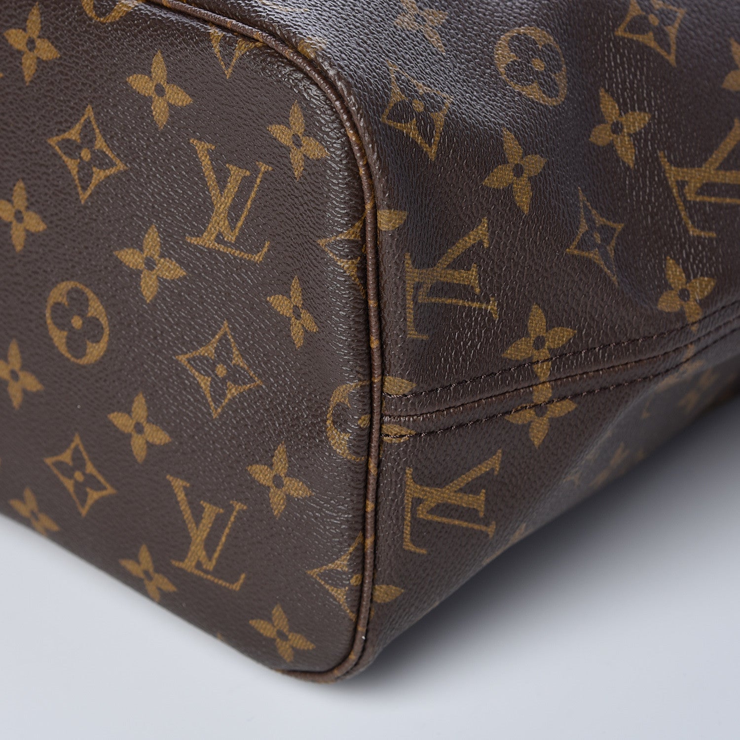 Louis Vuitton Monogram Neverfull MM 9 of 15