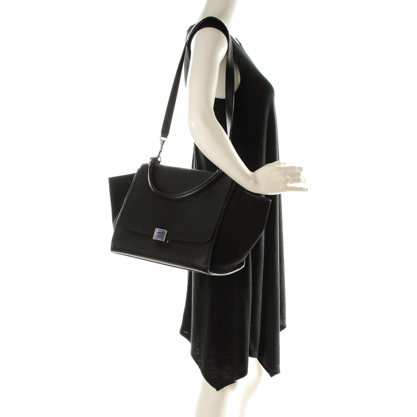 Drummed Calfskin Suede Medium Trapeze Black