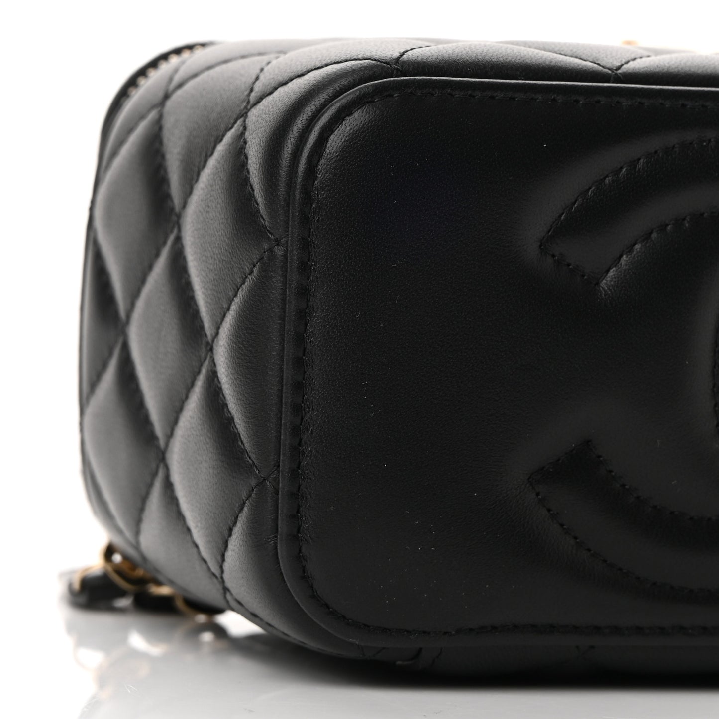 Lambskin Quilted Small Pearl Crush Vanity Case With Chain Black