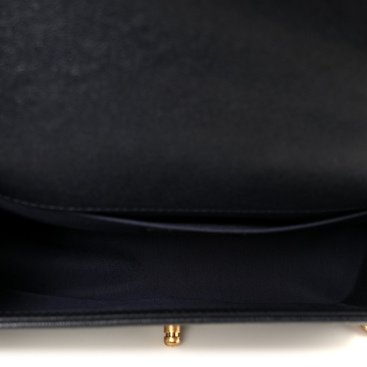 Caviar Quilted Medium Boy Flap Navy