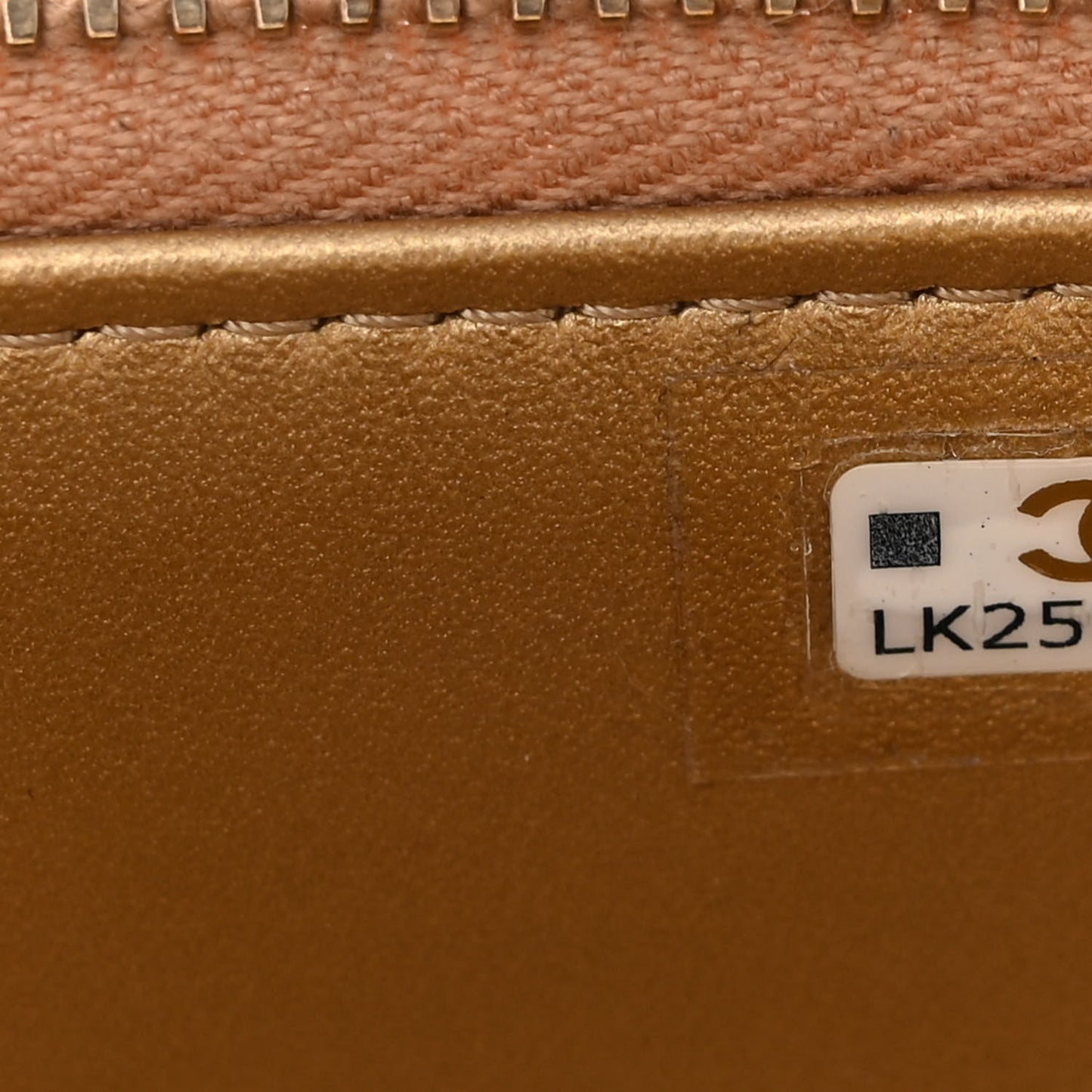 Lambskin Quilted Pearl Crush Small Vanity Case With Chain Beige