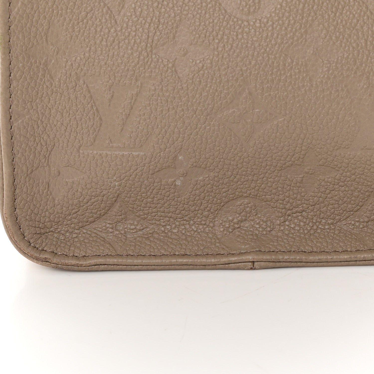 Louis Vuitton Empreinte Monogram Giant Onthego MM Tourterelle 13 of 14