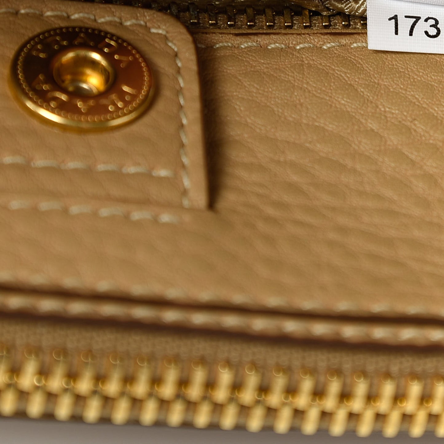 Vitello Daino Zip Tote Sughero