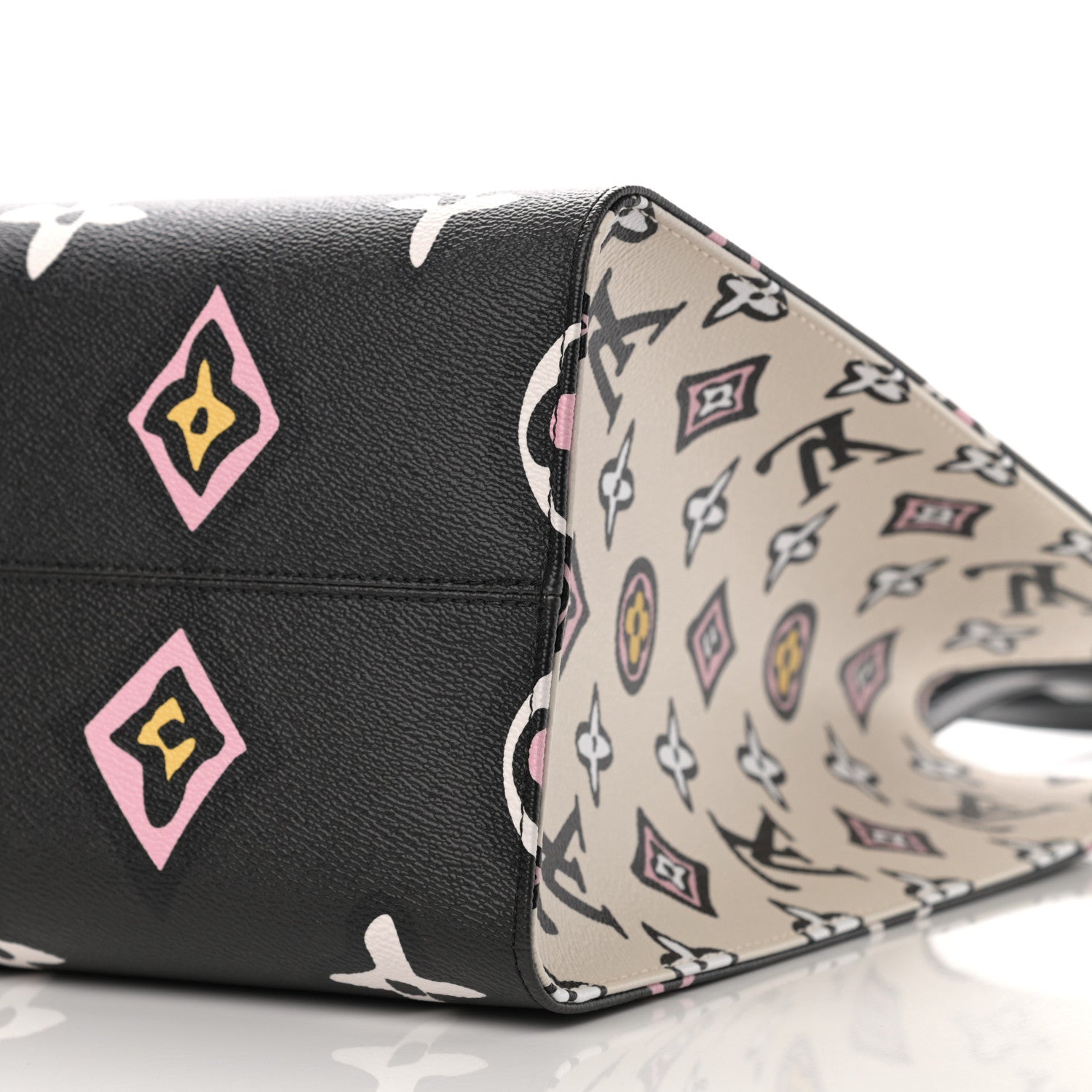 Louis Vuitton Monogram Giant Wild At Heart Onthego GM Black 9 of 10