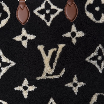 Louis Vuitton Shearling Monogram Giant Teddy Onthego GM Black White 10 of 10