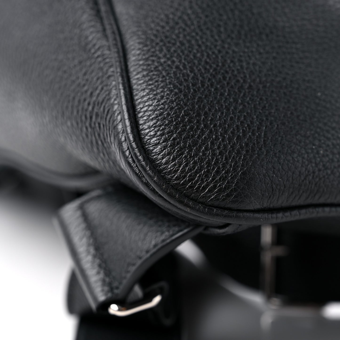 Vitello Daino Triangle Backpack Black