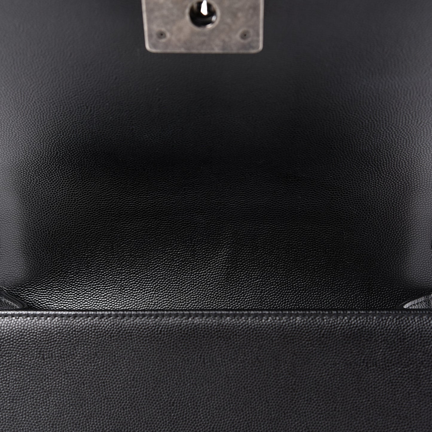 Caviar Quilted Medium Boy Flap Black