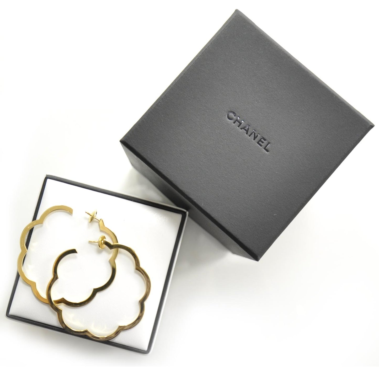 18K Yellow Gold Large Profil de Camelia Hoop Earrings