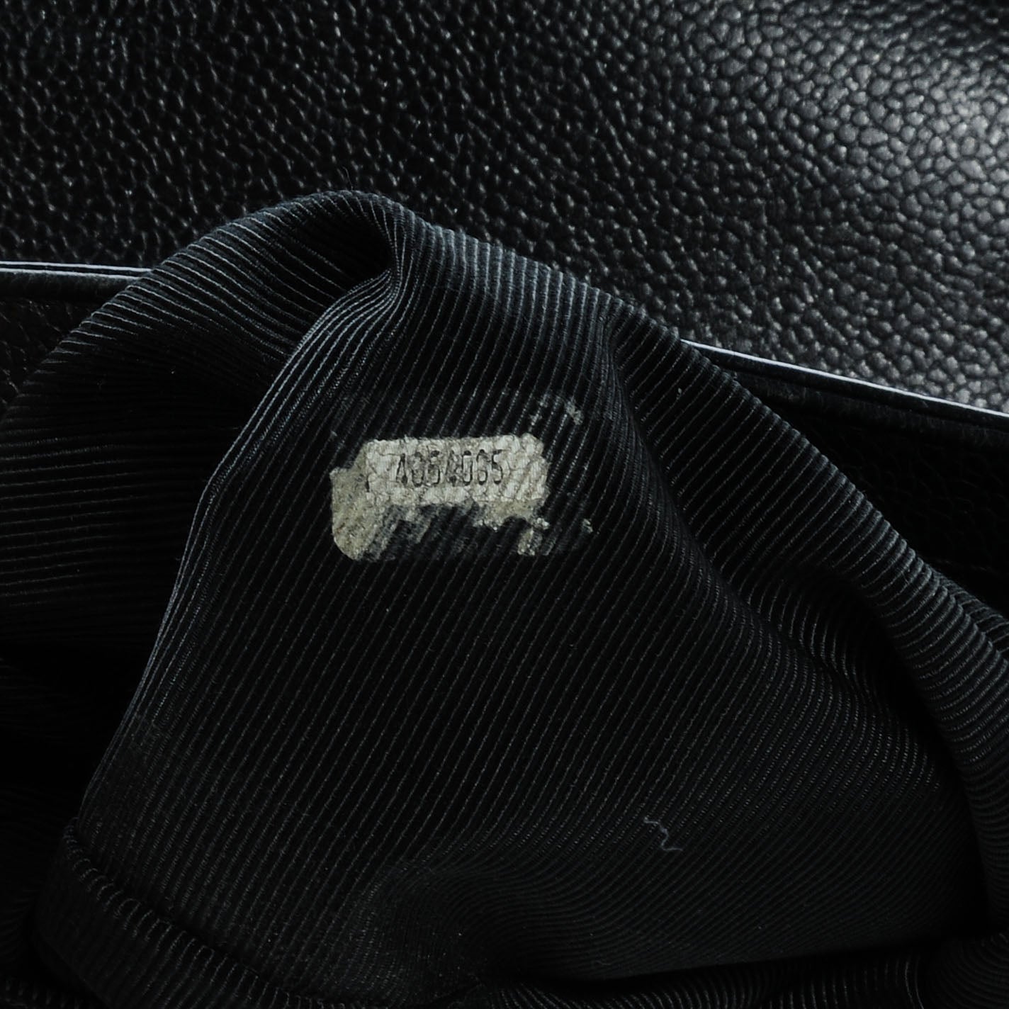 Caviar Shoulder Bag Black