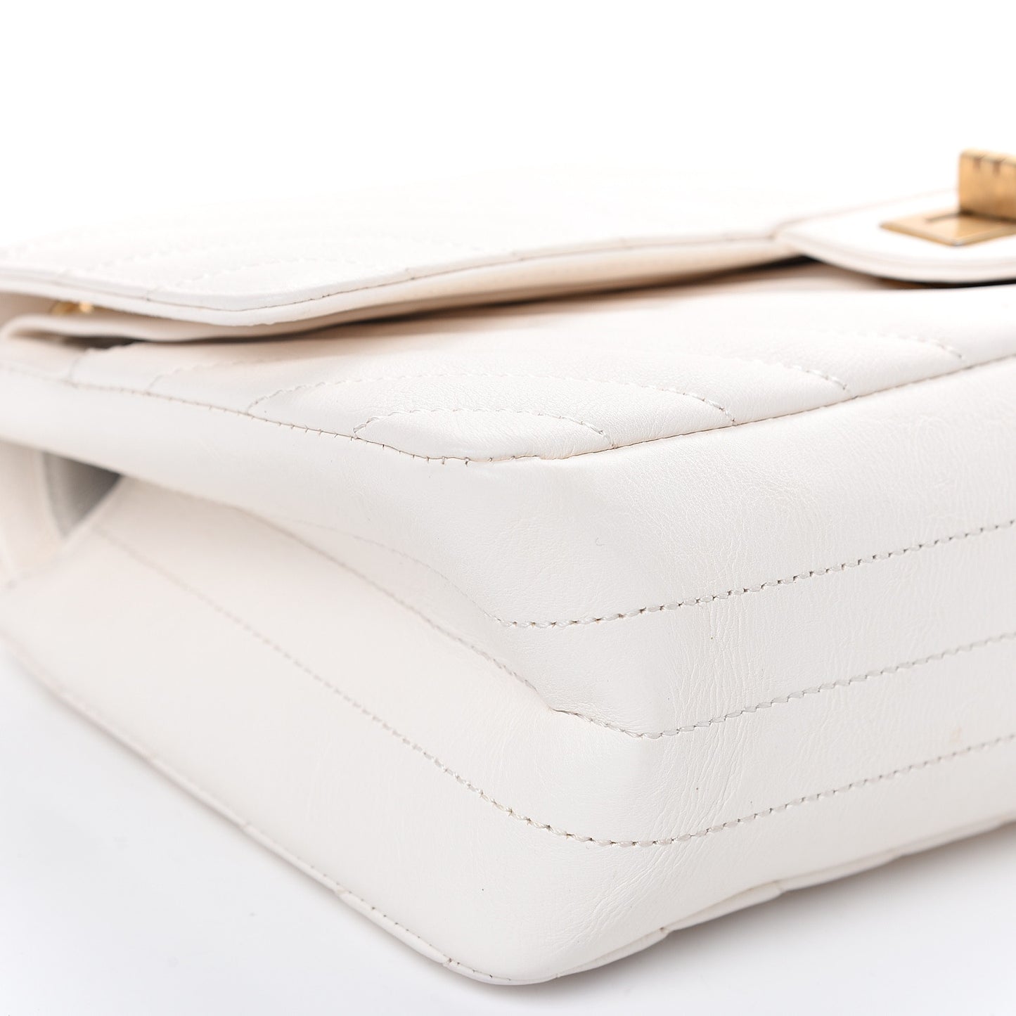 Aged Calfskin Chevron Quilted 2.55 Reissue 225 Flap White