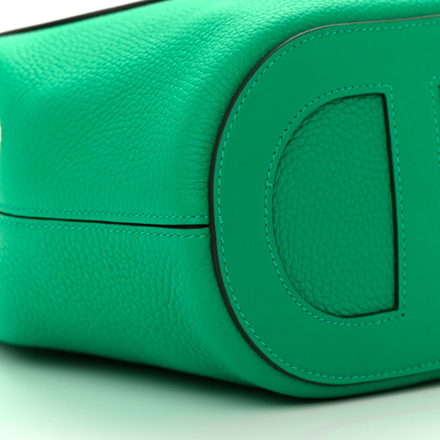 Hermes Taurillon Clemence Swift In-The-Loop 18 Bag Vert Comics 9 of 13